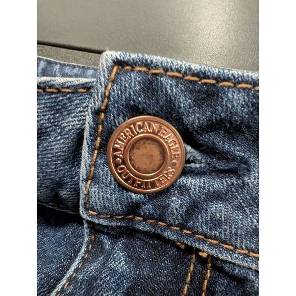 American Eagle Womens Shorts Raw Hem Star Pockets Denim Size 6 - Picture 7 of 7